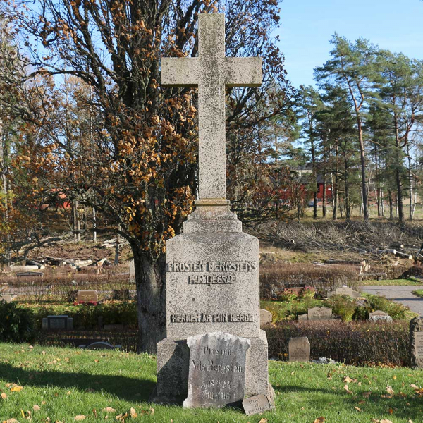 Nils Bergstens familjegrav  i gruppen Vrmland / Sffle / By kyrkogrd hos Kyrkogrdsvandring (010119R)