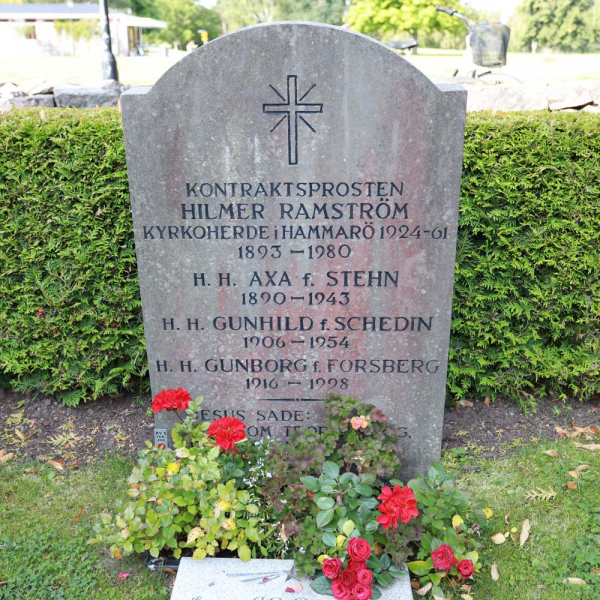 Hilmer Ramströms familjegrav i gruppen Värmland / Hammarö / Norra Kyrkogården hos Kyrkogårdsvandring (0205001AB-2AB-R)