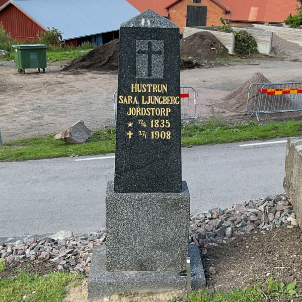 Anna Sara Ljungberg i gruppen Vrmland / Sffle / Bro kyrkogrd hos Kyrkogrdsvandring (030264)