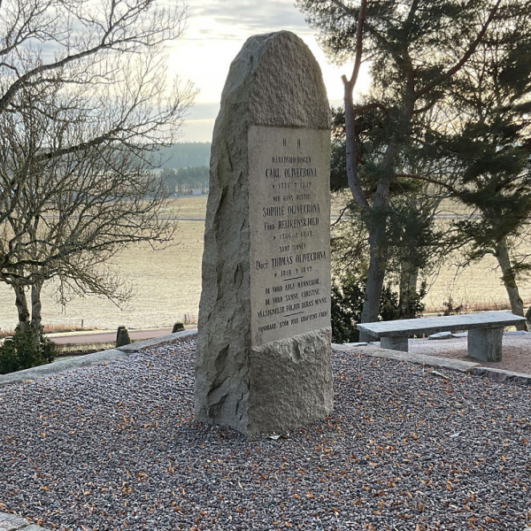 Hans Carl Olivecronas familjegrav i gruppen Vrmland / Sffle / Bro kyrkogrd hos Kyrkogrdsvandring (030505R)