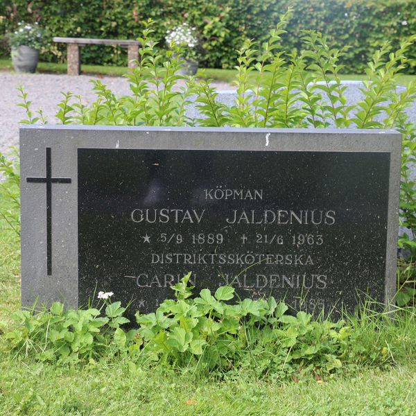 Gustav och Carin Jaldenius  i gruppen Värmland / Säffle / Ölserud kyrkogård hos Kyrkogårdsvandring (050513-14R)