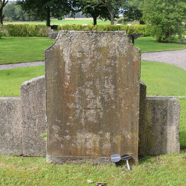 Hans Stenholms familjegrav i gruppen Värmland / Säffle / Millesvik kyrkogård hos Kyrkogårdsvandring (06014R)