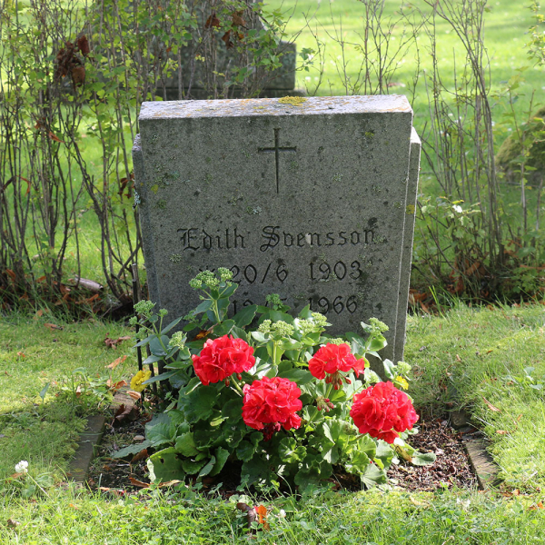 Edit Svensson i gruppen Vrmland / Sffle / Millesvik kyrkogrd hos Kyrkogrdsvandring (060715)