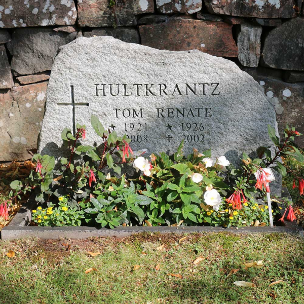 Tom och Renate Hultkrantz i gruppen Vrmland / Sffle / Gillberga kyrkogrd hos Kyrkogrdsvandring (09152UR)