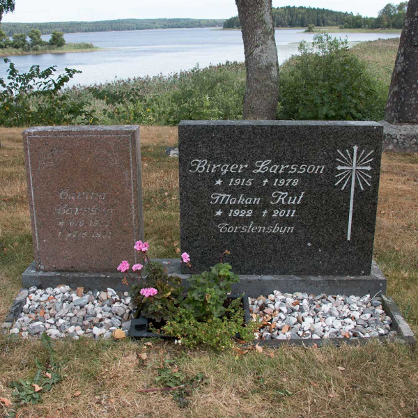 Birger Larssons Familjegrav i gruppen Vrmland / Sffle / Kila kyrkogrd hos Kyrkogrdsvandring (1003124-125R)