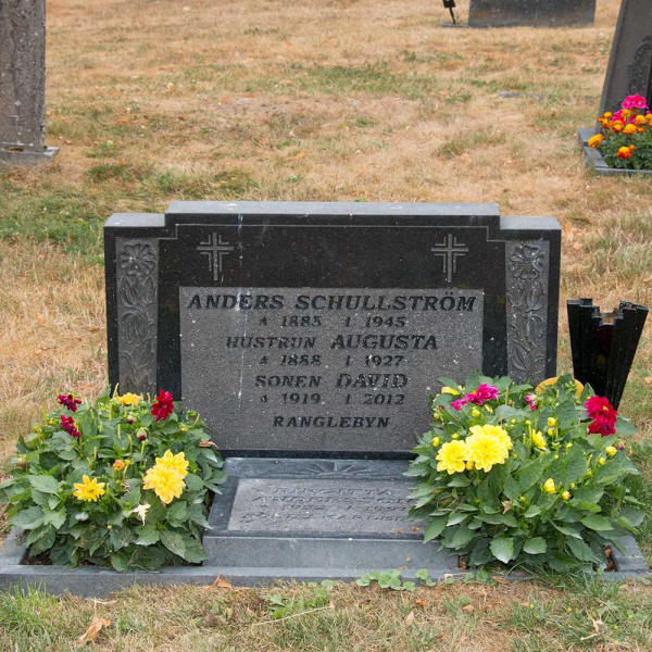 Anders Schullstrms familjegrav i gruppen Vrmland / Sffle / Kila kyrkogrd hos Kyrkogrdsvandring (1004163R)
