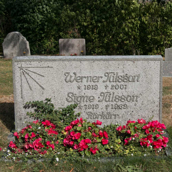 Werner och Signe Nilsson i gruppen Vrmland / Sffle / Kila kyrkogrd hos Kyrkogrdsvandring (1004269-270R)