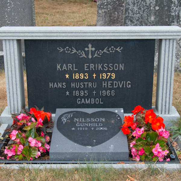 Karl Erikssons familjegrav i gruppen Vrmland / Sffle / Kila kyrkogrd hos Kyrkogrdsvandring (100490-91R)