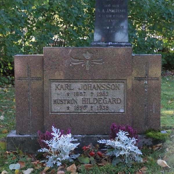 Karl Gustaf och Hildegard Johansson i gruppen Värmland / Säffle / Svanskog kyrkogård hos Kyrkogårdsvandring (110138R)