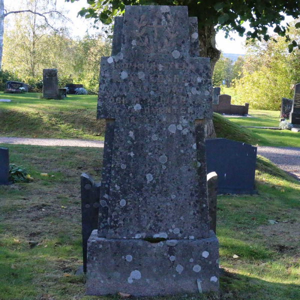 Alexander Valfrid Edgren och Charlotta Maria von Qvanten i gruppen Vrmland / Sffle / Svanskog kyrkogrd hos Kyrkogrdsvandring (110362R)