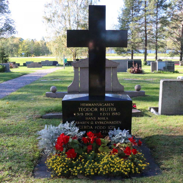 Gerda och Teodor Reuter i gruppen Värmland / Säffle / Svanskog kyrkogård hos Kyrkogårdsvandring (11071R)
