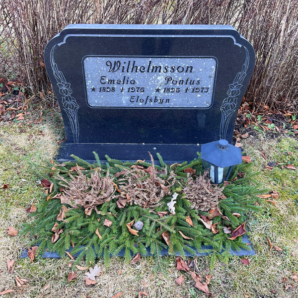 Pontus och Emelia Wilhelmsson  i gruppen Vrmland / Sffle / Lngserud kyrkogrd hos Kyrkogrdsvandring (120641-42R)