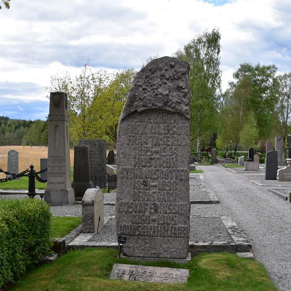 Erik Olssons familjegrav i gruppen Värmland / Arvika / Arvika kyrkogård hos Kyrkogårdsvandring (210A0051-R)